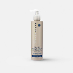Limpiador facial de Kaeso con algodón y aloe vera.