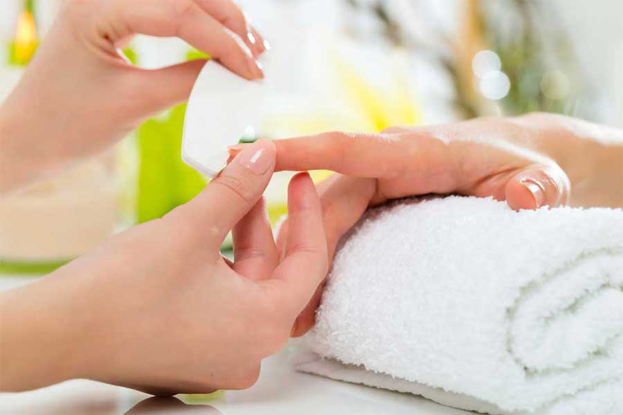 Des manucures pour le soin des mains et des ongles