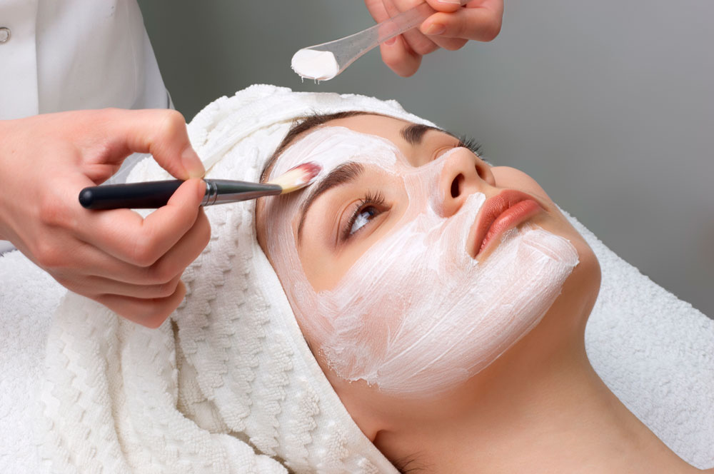 Les 4 masques hydratants préférés des jeunes femmes en hiver