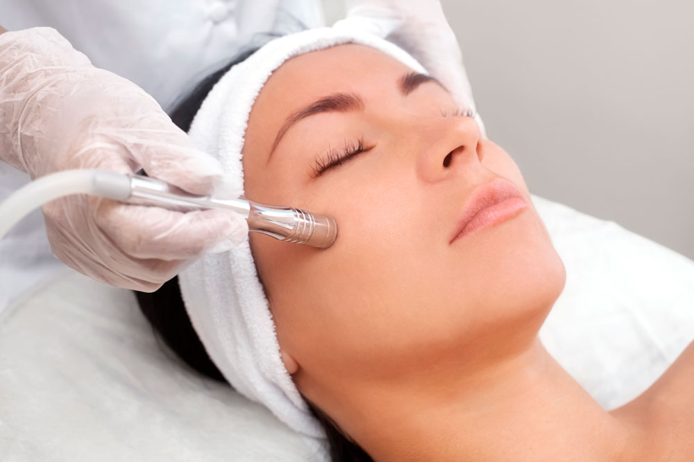 La Microdermabrasion, bien plus qu’un peeling