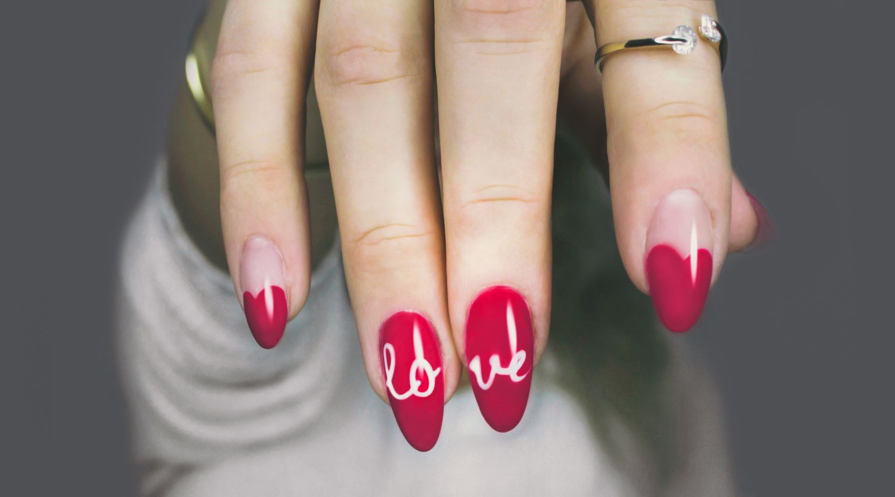 Comment retirer le vernis à ongles permanent