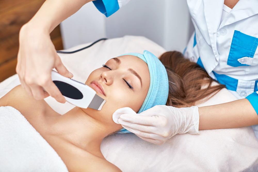 Qu'est-ce que le peeling ultrasonique et à quoi sert-il ?