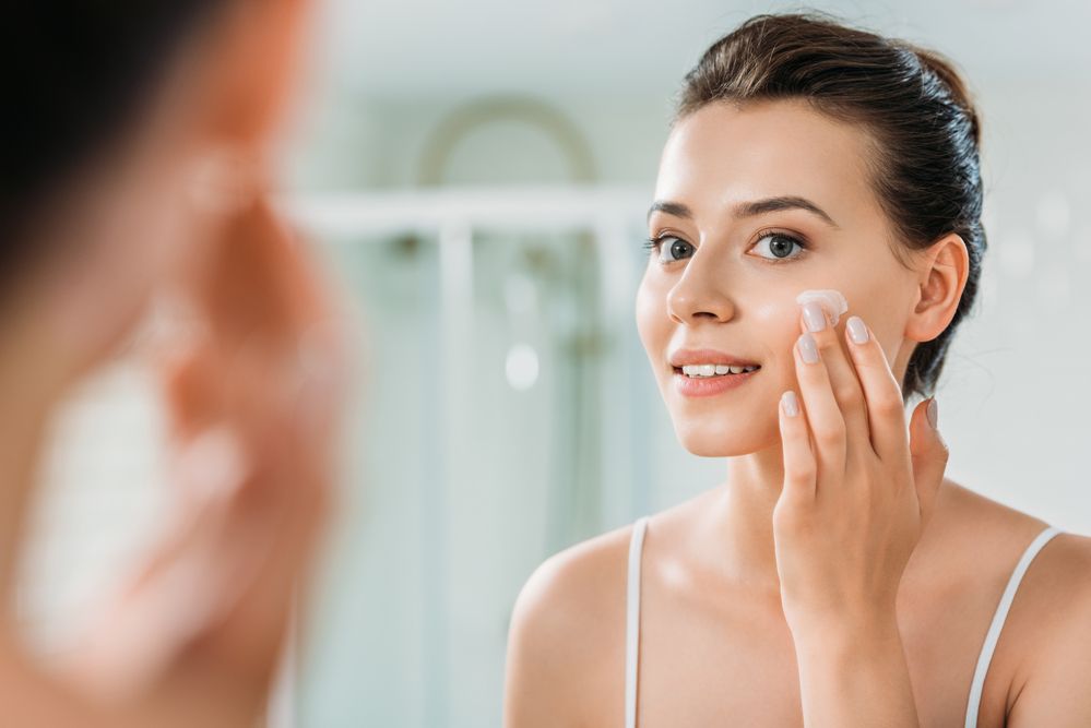 Les secrets pour prendre soin de sa peau après une nuit de fête