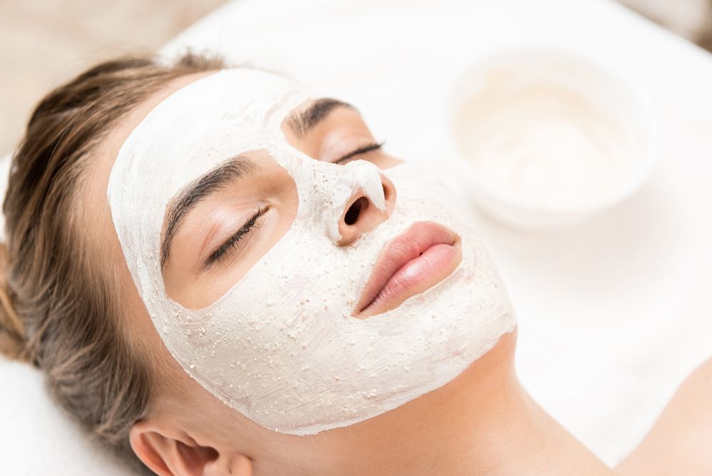 Masque visage : types, fonctions et bienfaits.