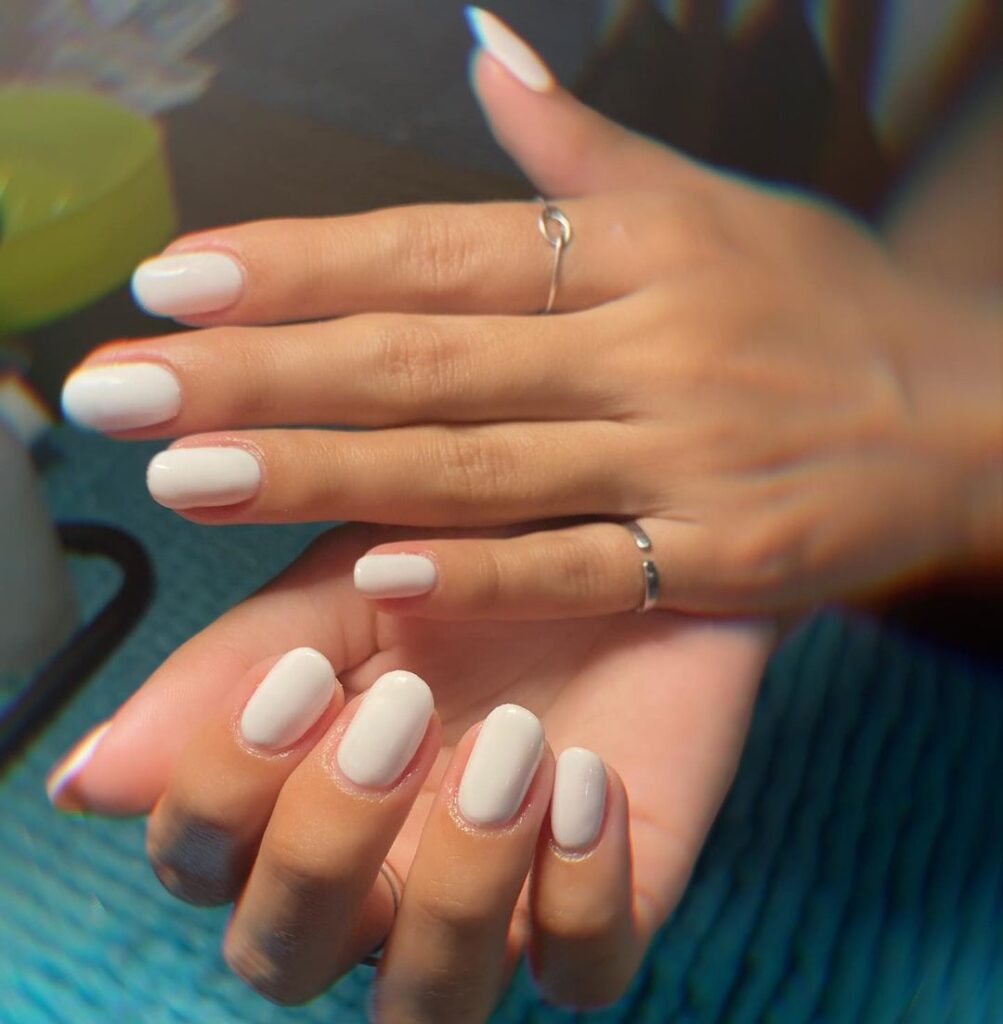ongles blancs simples