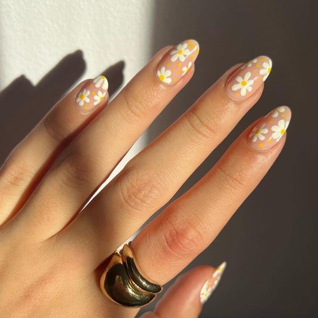 ongles decoration avec fleurs