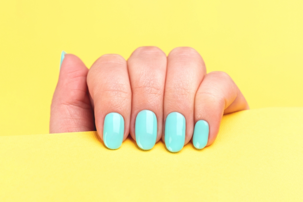 Tendance ongles été 2023 : les couleurs les plus virales en manucure