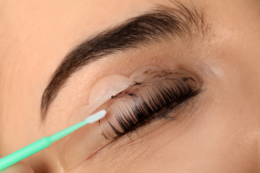 Comment se fait le lifting de cils : le protocole pas à pas